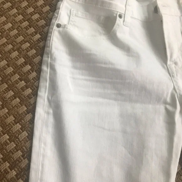 Lucky Brand New With Tags White Women’s Size 29 Bermuda Shorts - Picture 3 of 8